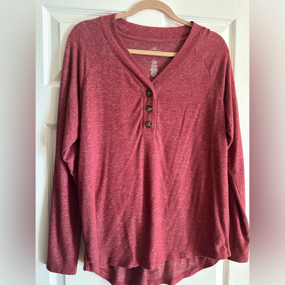 St. John's Bay Sweaters - Women's maroon lightweight pull over sweater. Size large.